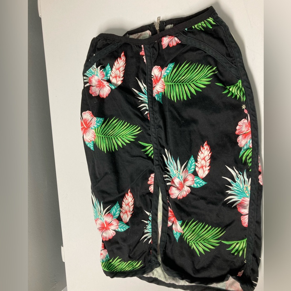 Bongo, black Hawaiian pencil skirt, size 3